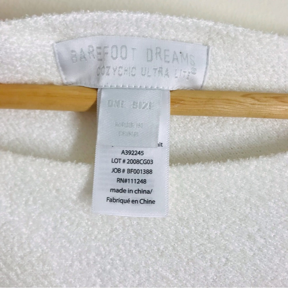 Barefoot Dreams CozyChic Ultra Lite Ocean Breeze Poncho White Pink Ombre O/S - Picture 10 of 12